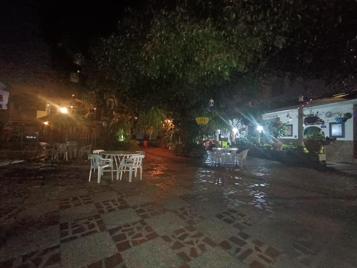 Hotel Villa Maritza Melgar Bagian luar foto