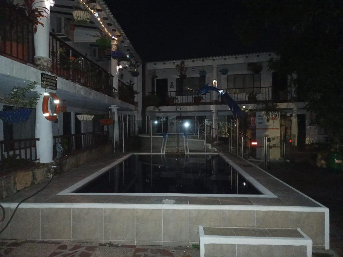 Hotel Villa Maritza Melgar Bagian luar foto