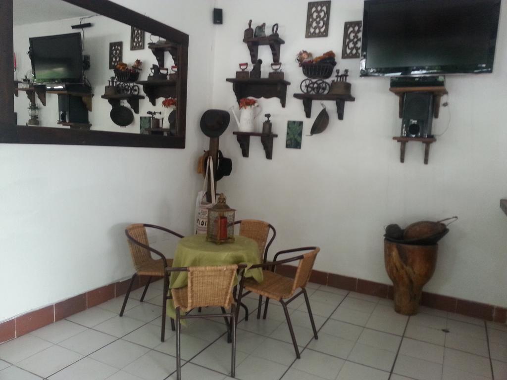 Hotel Villa Maritza Melgar Bagian luar foto
