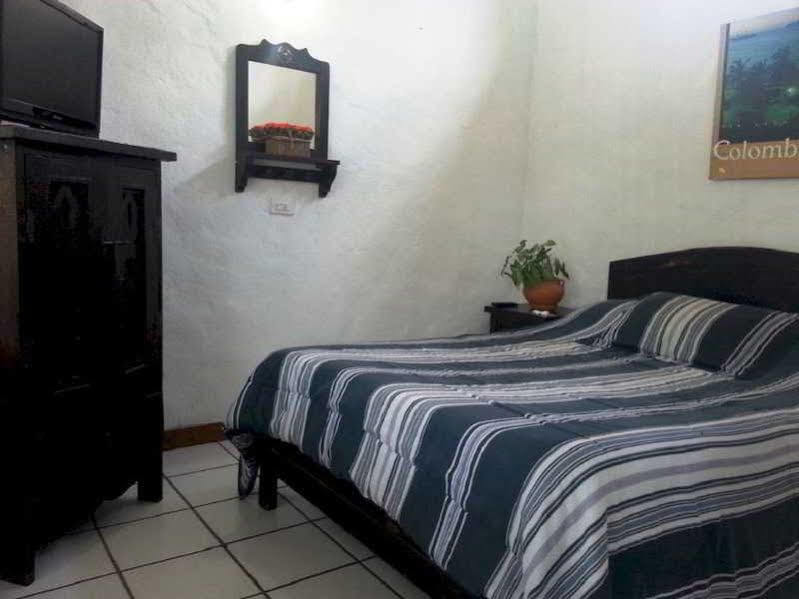 Hotel Villa Maritza Melgar Bagian luar foto